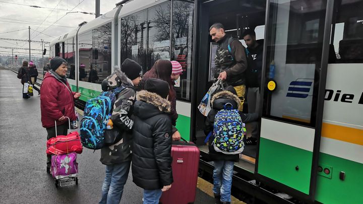 Chaos, rušené spoje i vraky na kolejích. Otestovali jsme první den drážní revoluce