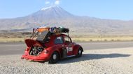 Turecko - bájná hora Ararat. Tam někde měla přistát po potopě světa Noemova archa.