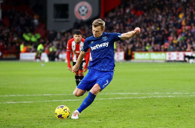 Soccer Football - Premier League - Sheffield United v West Ham United - Bramall Lane, Sheffield, Britain - January 21, 2024 West Ham United's James Ward-Prowse scores the