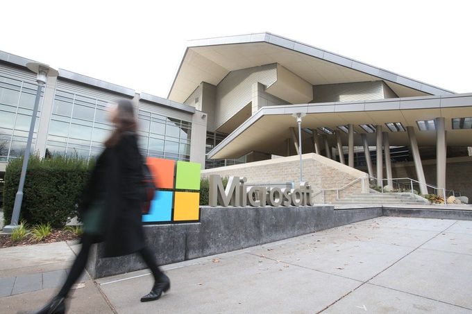 Sídlo centrály společnosti Microsoft v Redmondu ve státě Washington v USA. Foto z roku 2019.