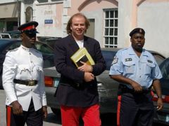Viktor Kožený u soudu na Bahamách