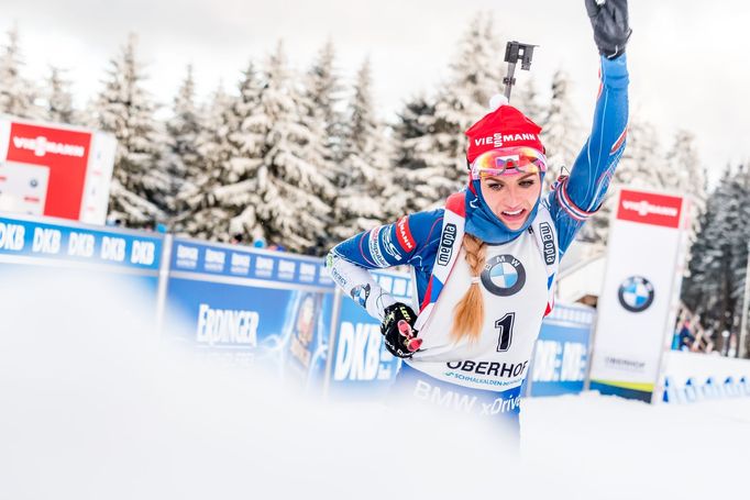 Gabriela Koukalová ve sprintu v Oberhofu 2017.