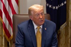 Trump oznámí celní plány. Týkat se budou nejméně sedmi zemí, avizoval