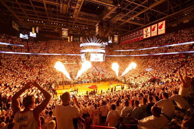 Ceremoniál před posledním utkáním play-off NBA 2012 mezi Miami Heat a Oklahomou City Thunder.