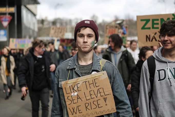 A mně přijde strašně důležitý podpořit lidi, co se proti tomu snaží bojovat. Proto jsme tady. Já si myslím, že v tuhle chvíli je to hodně důležitý a nebýt Tobiáš Wágner.