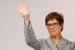 Je rozhodnuto. Předsedkyní německé CDU se stala Krampová-Karrenbauerová