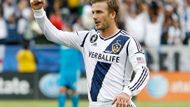 David Beckham sice sám branku nedal, ale emotivně prožíval góly svých spoluhráčů. Tohle gesto patří Gonzálezovi, který ve druhém poločase vyrovnal na 1:1 a nastartoval obrat.