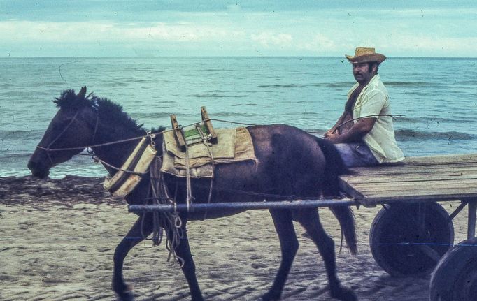 Fotografie Kuby, kterou pořídil Petr Levínský během pobytového zájezdu, jenž organizovala tehdejší Cestovní kancelář mládeže na jaře v roce 1989.