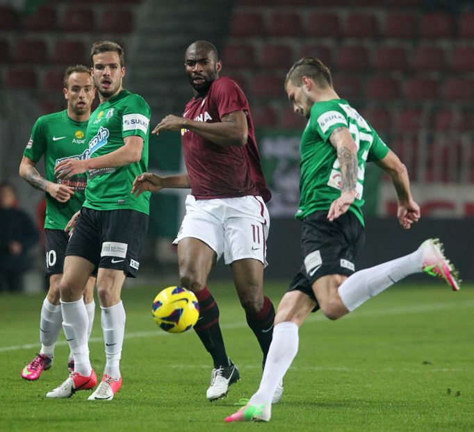 Fotbal, Gambrinus liga, Sparta - Jablonec: Léonard Kweuke - Vít Beneš