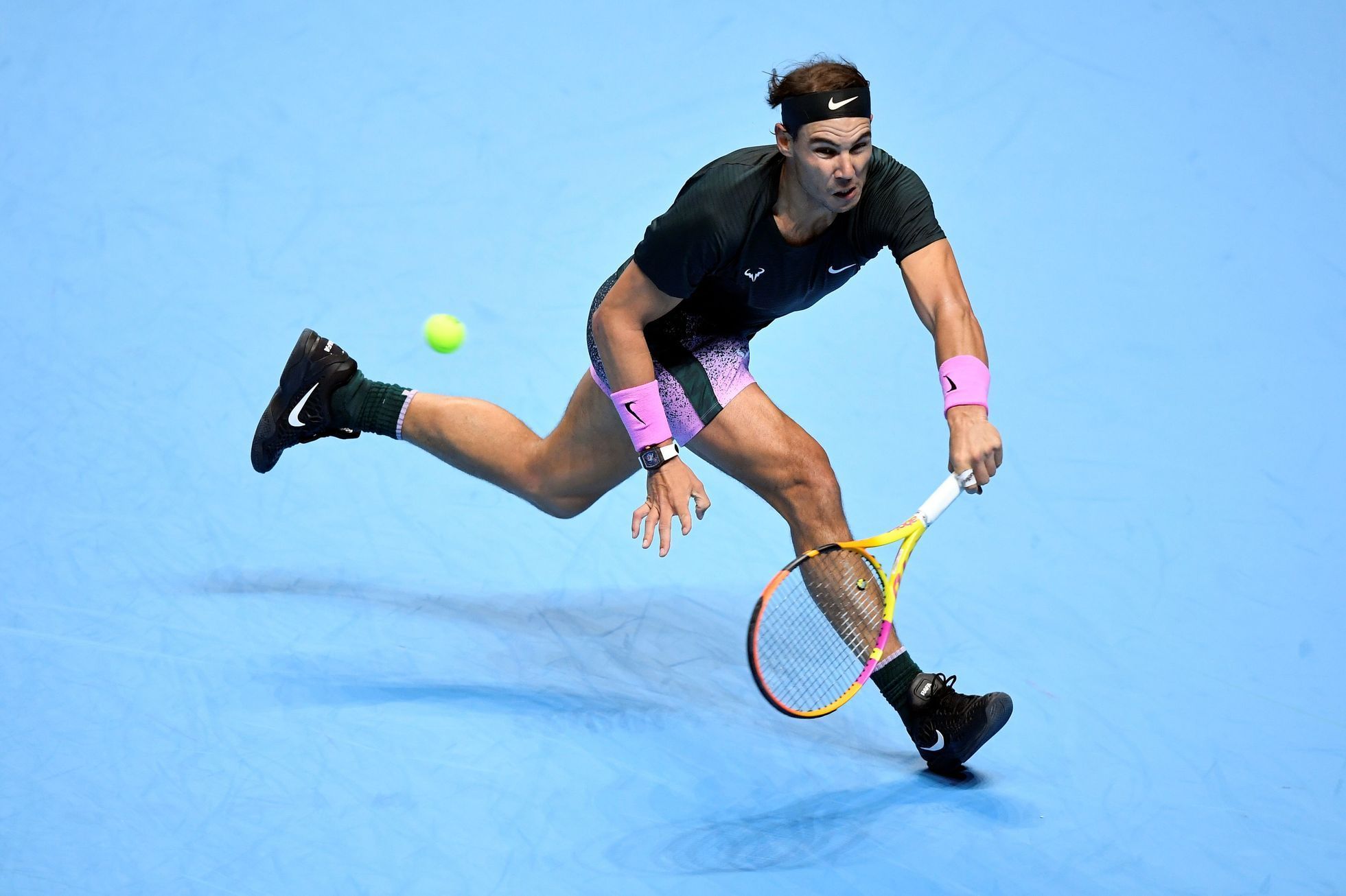 Rafael Nadal v zápase s Dominicem Thiemem na Turnaji mistrů 2020