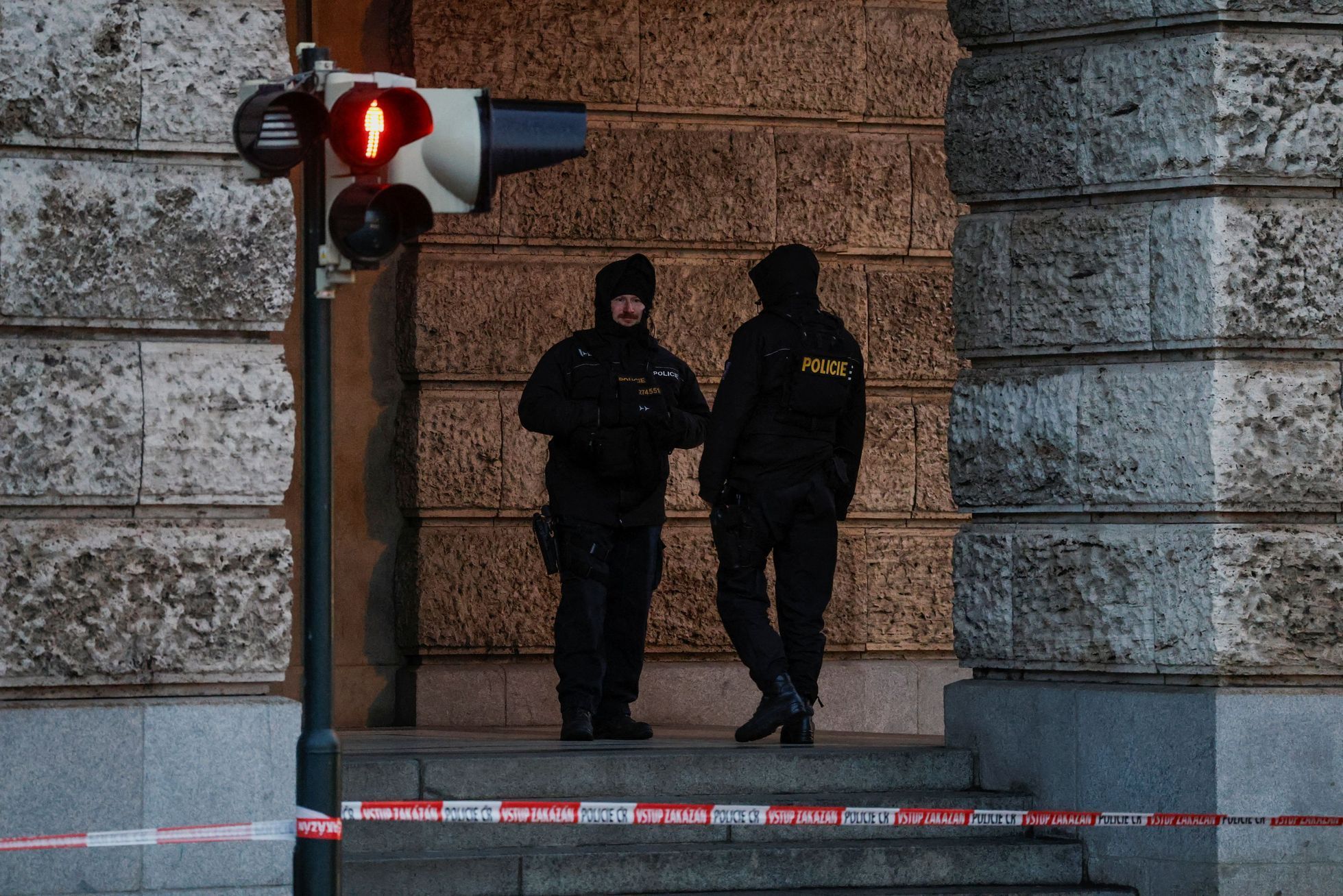 policie Praha hlídka střelba kontrola