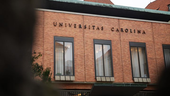 Univerzita Karlova bude volit nového rektora, kandiduje pět osobností