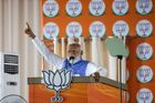 Módího strana vede v indických volbách. Náskok je ale menší, než se očekávalo