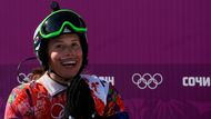 Namalovaný knír pod nosem Evy Samkové. Čeští sportovní fanoušci tuhle libůstku  zaznamenali nejpozději na olympiádě v Soči, kde si rodačka z Vrchlabí ve snowboardcrossu dojela pro zlatou medaili.