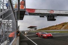 Král a spol. ovládli dvanáctihodinovku ve Španělsku, Hanika se Smržem byli devátí v Le Mans