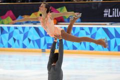 Krasobruslaři Dušková a Bidař mají stříbro z olympiády mládeže