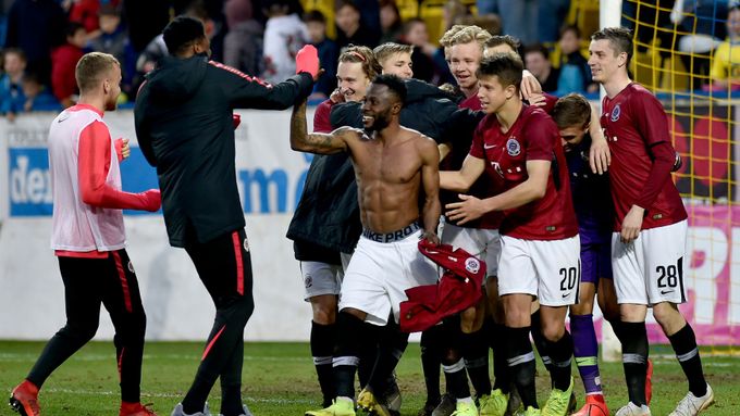Radost fotbalistů Sparty po postupu do semifinále domácího poháru.