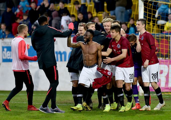 Radost fotbalistů Sparty po postupu do semifinále domácího poháru.