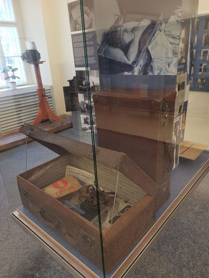 Ve sbírkách pražského policejního muzea je skutečný kufr, ve kterém byly nalezeny rozřezané části těla Otýlie Vranské.