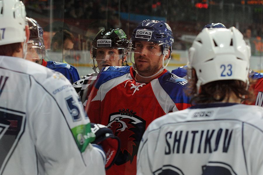 Hokejisté Lva Praha v utkání proti Amuru Chabarovsk v KHL 2012/13.