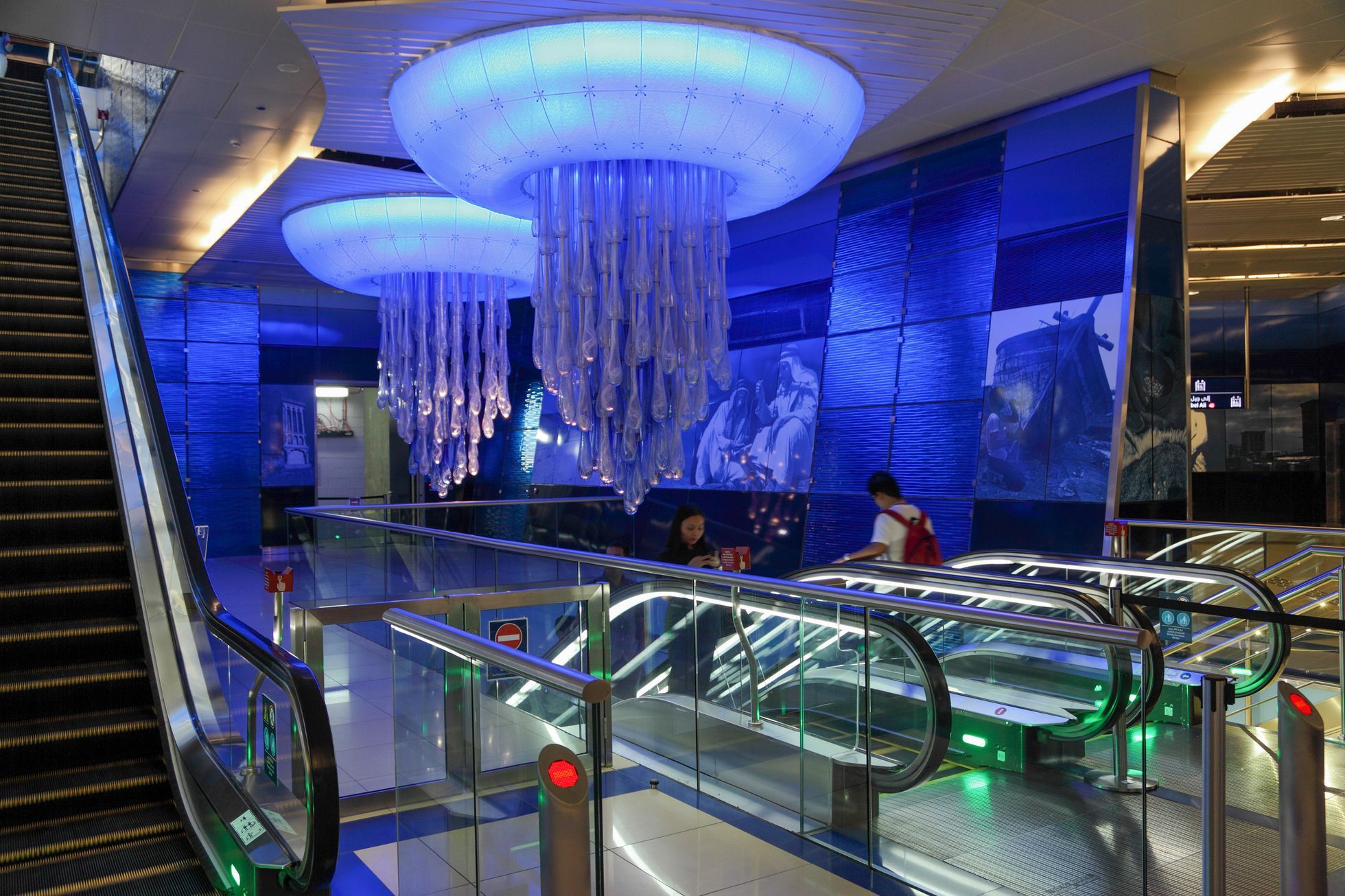 Khalid Bin Waleed, Dubaj, Spojené arabské emiráty , Metro, stanice, doprava, zahraničí, Magazín