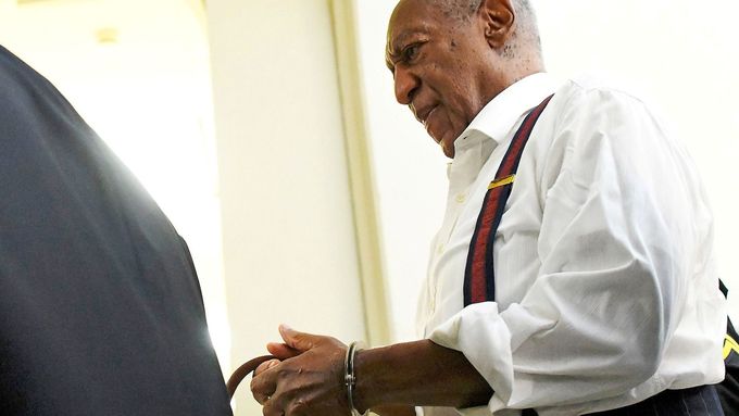 Bill Cosby byl odsouzen ke třem až deseti rokům vězení za zdrogování a znásilnění své přítelkyně