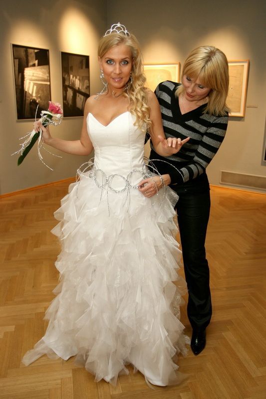 Míša Ochotská - zkouška šatů