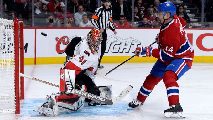 Ottawa Senators goalie Craig Anderson (41) stops Montreal Canadiens forward Tomas Plekanec (14)