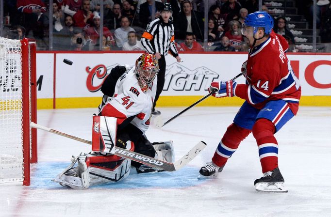 Ottawa Senators goalie Craig Anderson (41) stops Montreal Canadiens forward Tomas Plekanec (14)