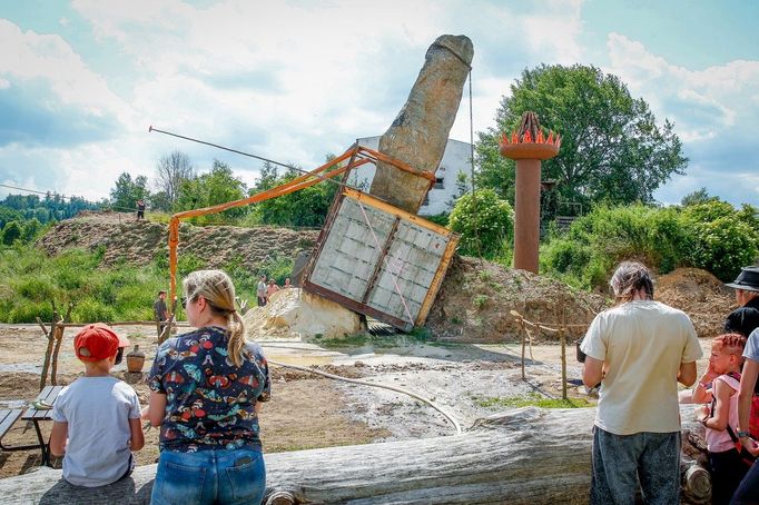 Kromě Selských slavností se v Holašovicích tradičně koná slavnost slunovratu a keltská ohňová noc a také představení Prodaná nevěsta (archivní fotografie).