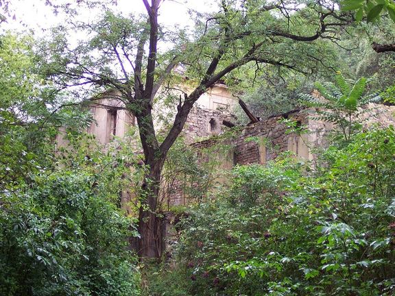 Ruiny, které zbyly z Buďánek.