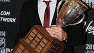 Vítězství v draftu i Calder Trophy už získal další Kanaďan, Nathan MacKinnon z Colorada Avalanche. Letos ale prožil klasickou "sophomore season" - tedy slabší druhý ročník v soutěži, když nasbíral jen 38 bodů.