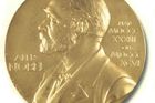 Přehledně: Kdo dostal Nobelovu cenu za rok 2008