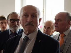 Ladislav Frej st., Oldřich Navrátil a Igor Bareš ve filmu Krtkův svět.