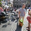 Malostranské náměstí v Praze před a po zrušení parkoviště