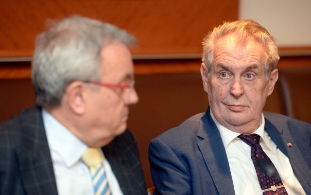 Prezident Miloš Zeman a prezident Hospodářské komory ČR Vladimír Dlouhý v Maďarsku