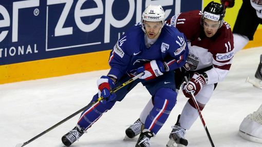 Hokej, MS 2015, Lotyšsko-Francie: Kristaps Sotnieks - Stephane da Costa