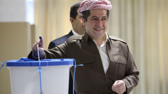 Kurdský vůdce Masúd Barzání během hlasování v referendu.