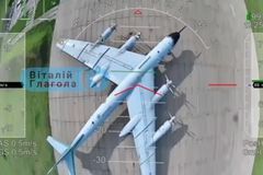 Ukrajinský dronový útok poškodil nejméně 41 strategických bombardérů ruské flotily