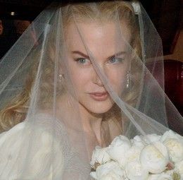 Nicole Kidman odjíždí ke svatebnímu obřadu.