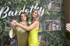 Hvězdný víkend ve Varech: Roztančená Holubová i elegantní Maxová na zahradní party