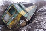 Osobní vlak, který 14. února vykolejil v Brodku u Přerova. Fotografie zaslal deníku Aktuálně.cz jeden ze čtenářů.