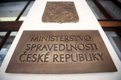 Vybírá nejvyššího žalobce, navrhuje soudce. Ministr Kněžínek přebírá resort se silnými pravomocemi