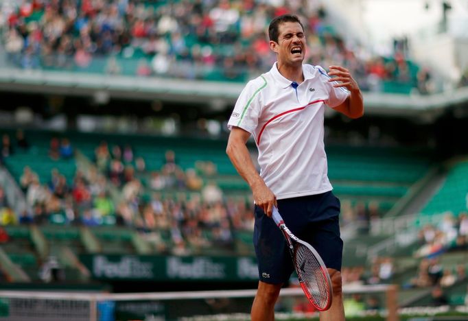 Guillermo Garcia-Lopez of Spain reacts during his men's singles match against Stanislas Wawrinka of Switzerland at the French Open tennis tournament at the Roland Garros