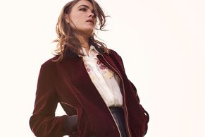 Co nosit na podzim? Vrstvěte a vsaďte na vínovou a zelenou