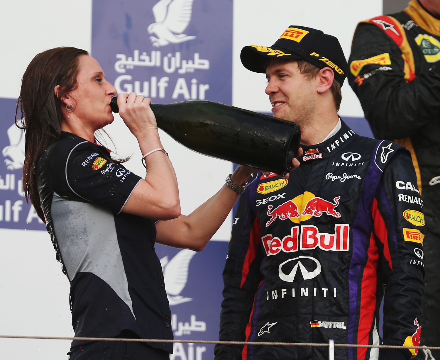 F1, VC Bahrajnu: Gill Jonesová a Sebastian Vettel, Red Bull