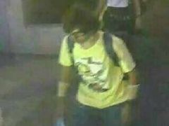 Záznam z bezpečnostní kamery podle thajské policie zachytil podezřelého z pondělního bombového útoku v Bangkoku.