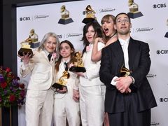 Taylor Swift (second report) and producer Jack Antonoff posed with members of the Boygenius trio.