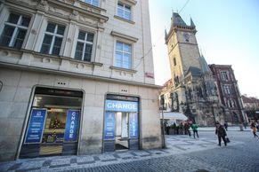 Pražské směnárny připomínají šmejdy s hrnci. Jsou nedotknutelné, jako bývali veksláci