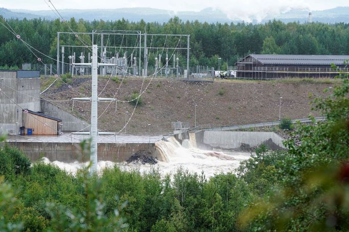 Přehrada u vodní elektrárny v Braskereidfossu.